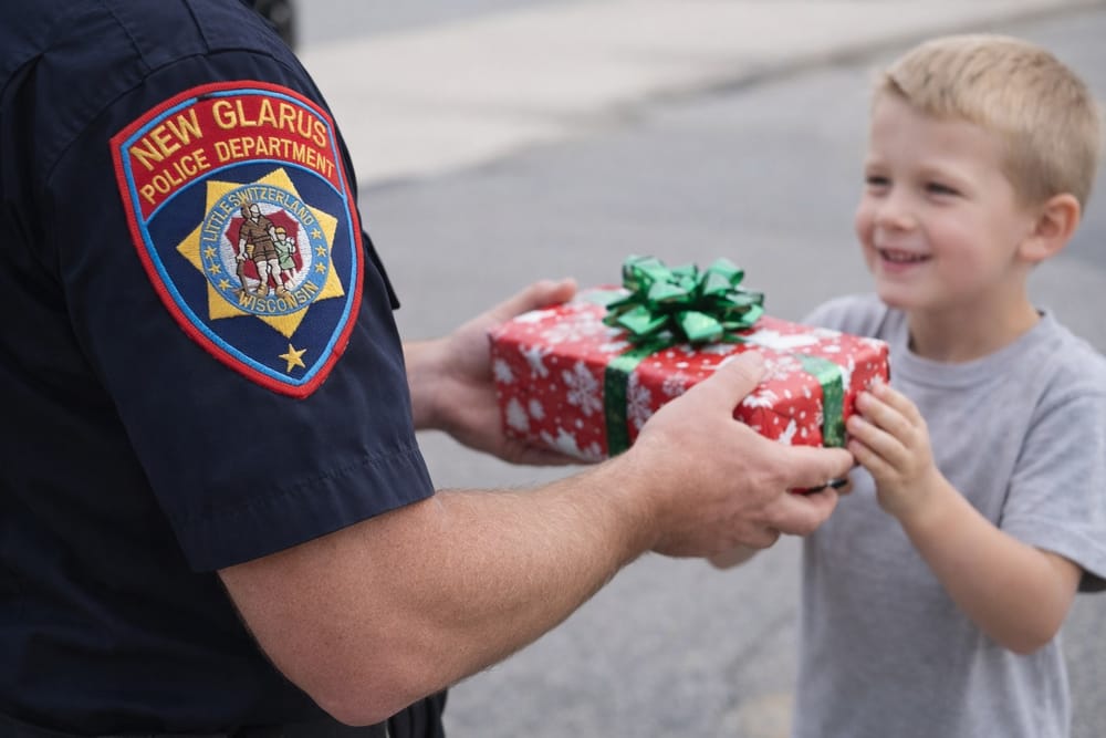New Glarus Officers Take Part in Green County Shop with A Cop